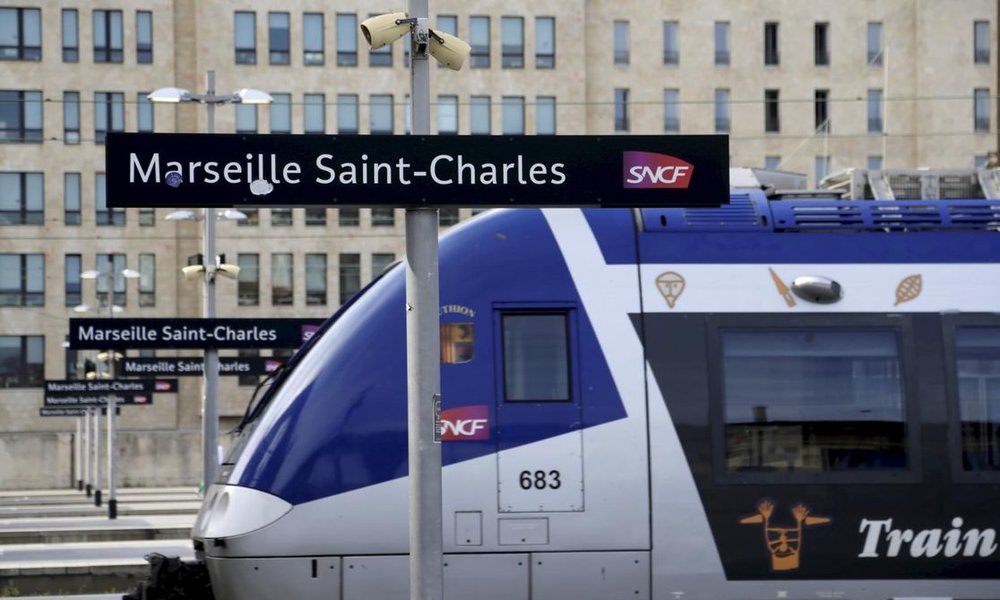 Les enquêtes se poursuivent après le déraillement d'un TGV vendredi à la gare Saint-Charles à Marseille